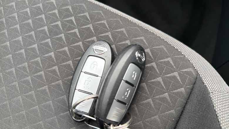 Nissan Juke 1.0 DiG-T 114 N-Connecta 5dr Petrol Hatchback